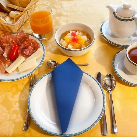 Garni Laura 3* 아라바