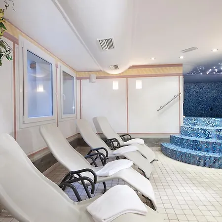 Garni Laura 아라바