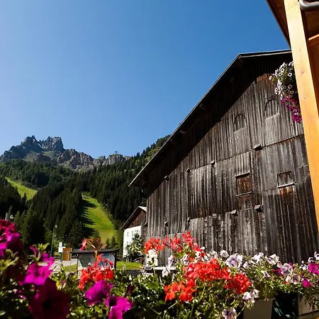 Hotel Garni Laura Arraba