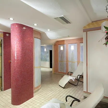 Garni Laura Hotel 3*